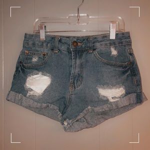 𝐅𝐎𝐑𝐄𝐕𝐄𝐑 𝟐𝟏 𝐉𝐄𝐀𝐍 𝐒𝐇𝐎𝐑𝐓𝐒